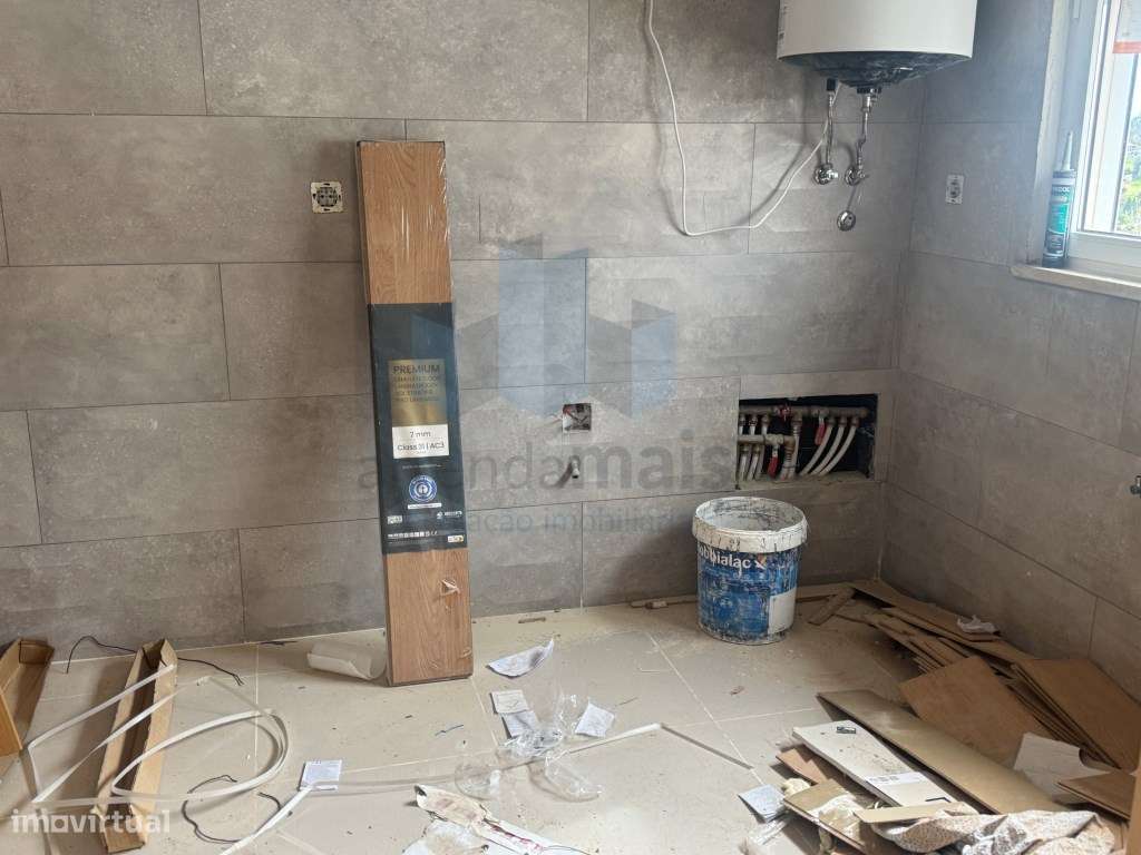 Vende-de Moradia T4 Duplex,( com 2 andares independentes) com garag...-5