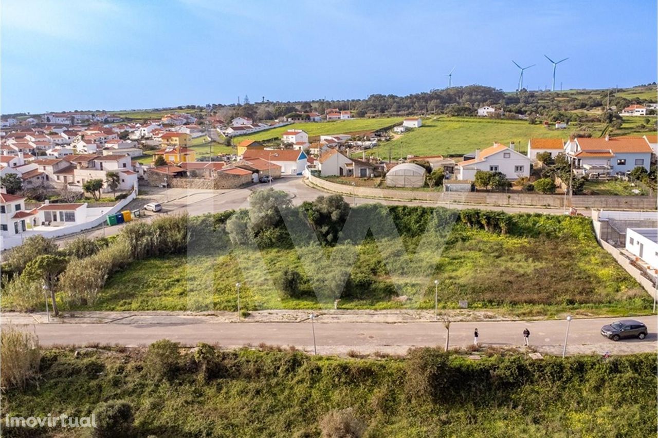 Oportunidade Única: Lote de gaveto de 711m2 para Construir a Sua Casa