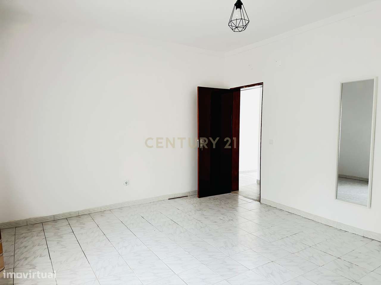 Apartamento T2 Remodelado e Mobilado, andar de moradia - Grande imagem: 2/18