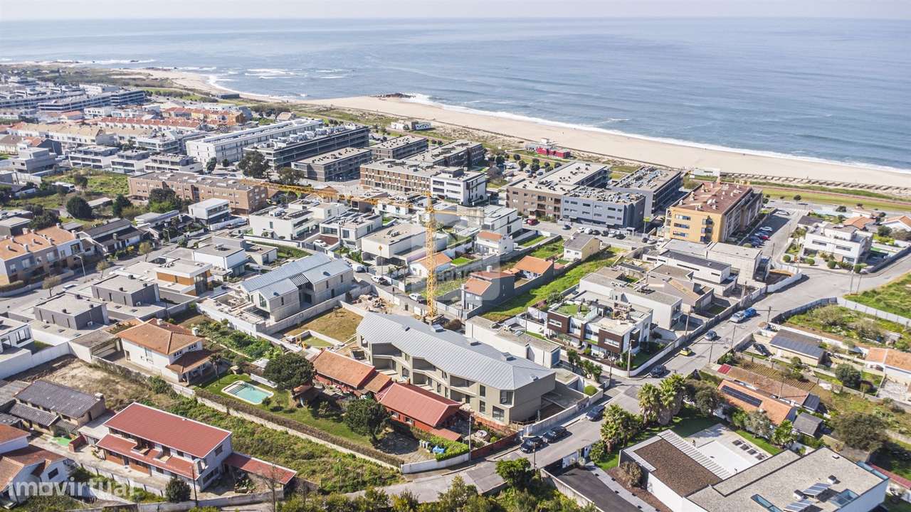 Moradia T3+1 em Canidelo a escassos metros da linha de mar-51