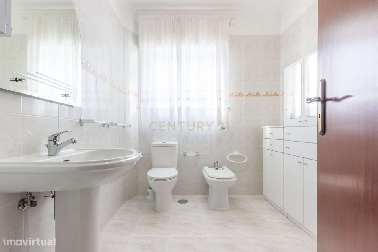 Andar de Moradia Bi-familiar de 3 Assoalhadas Alto Moínho - Grande imagem: 4/18