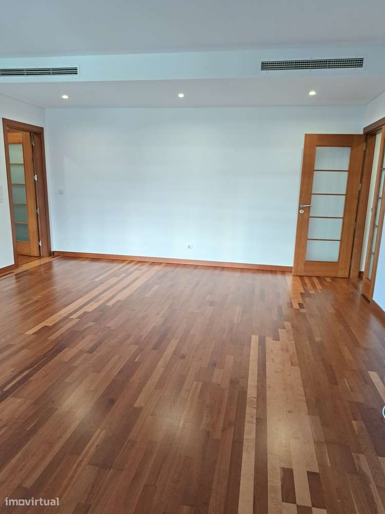 Arrendamento de T2 nos Terraços da Ponte - Grande imagem: 2/15