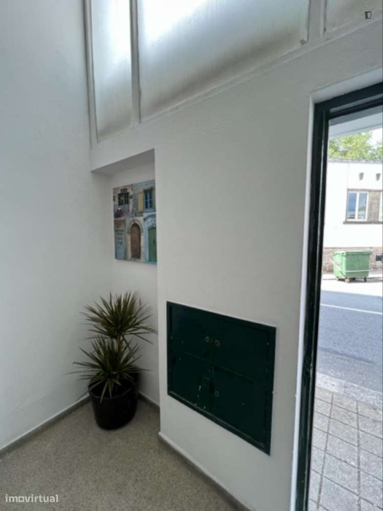 Quarto - localizado em Paranhos Porto - Grande imagem: 3/6