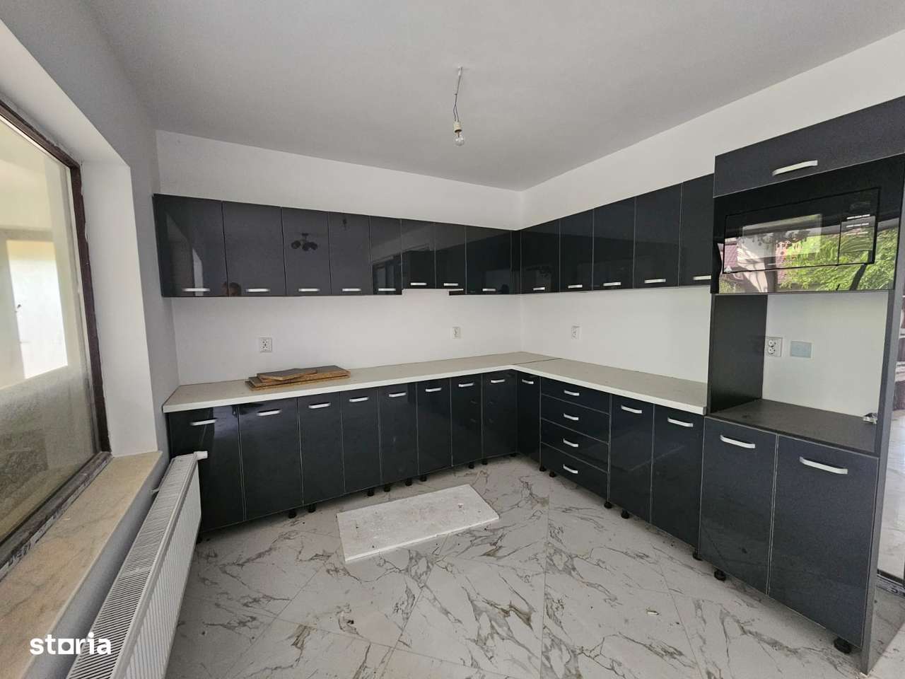 Casă de vânzare în Câmpulung, județ Argeș. - Imagine principală: 4/20