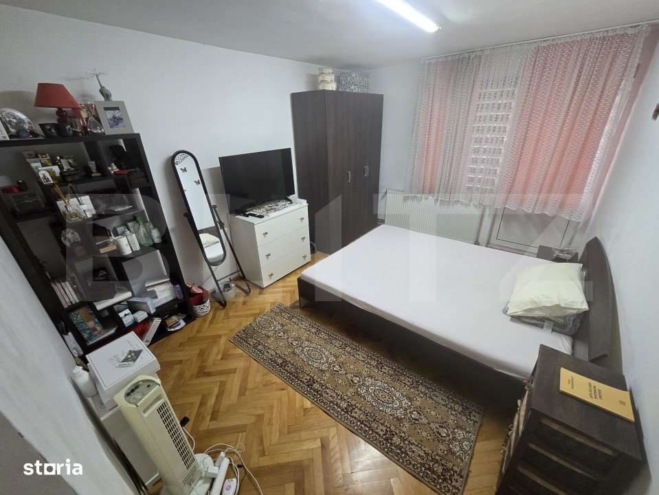 Casa Spatioasa 285 mp, 9 camere, 750 mp curte zona Schit - Cetate - Imagine principală: 5/19