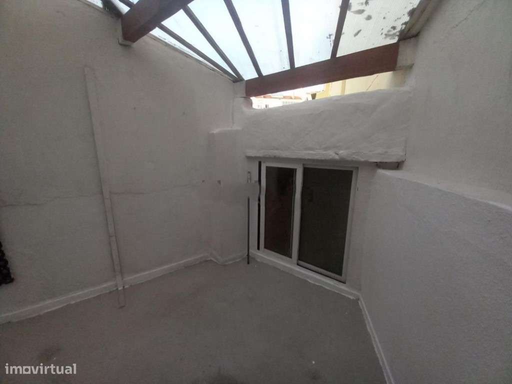 T2+1 localizado Campo de Ourique com rentabilidade de 1.700,00€/mês. - Grande imagem: 1/19