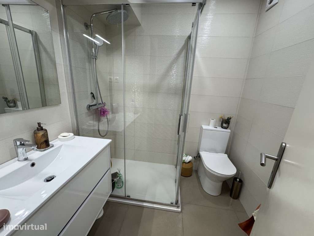 T4 Totalmente remodelado em Alfornelos - Junto ao Metro-8