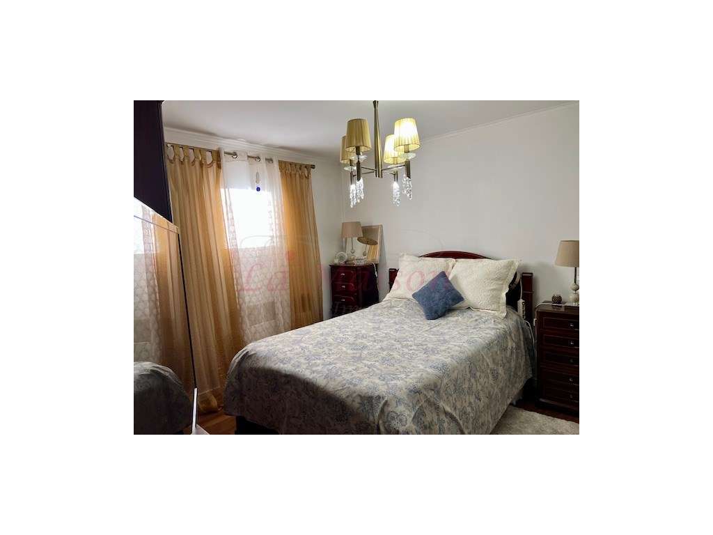 Moradia V5 Duplex em Famões-13