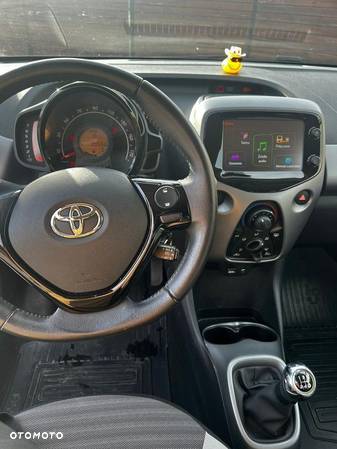 Toyota Aygo x-play connect - 8