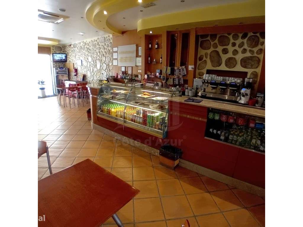 Pastelaria em Funcionamento com Vista Deslumbrante sobre o Rio Tejo... - Grande imagem: 3/17