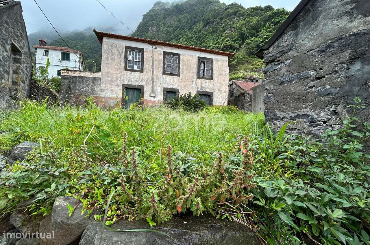 Moradia para recuperar- Ribeira Funda-1