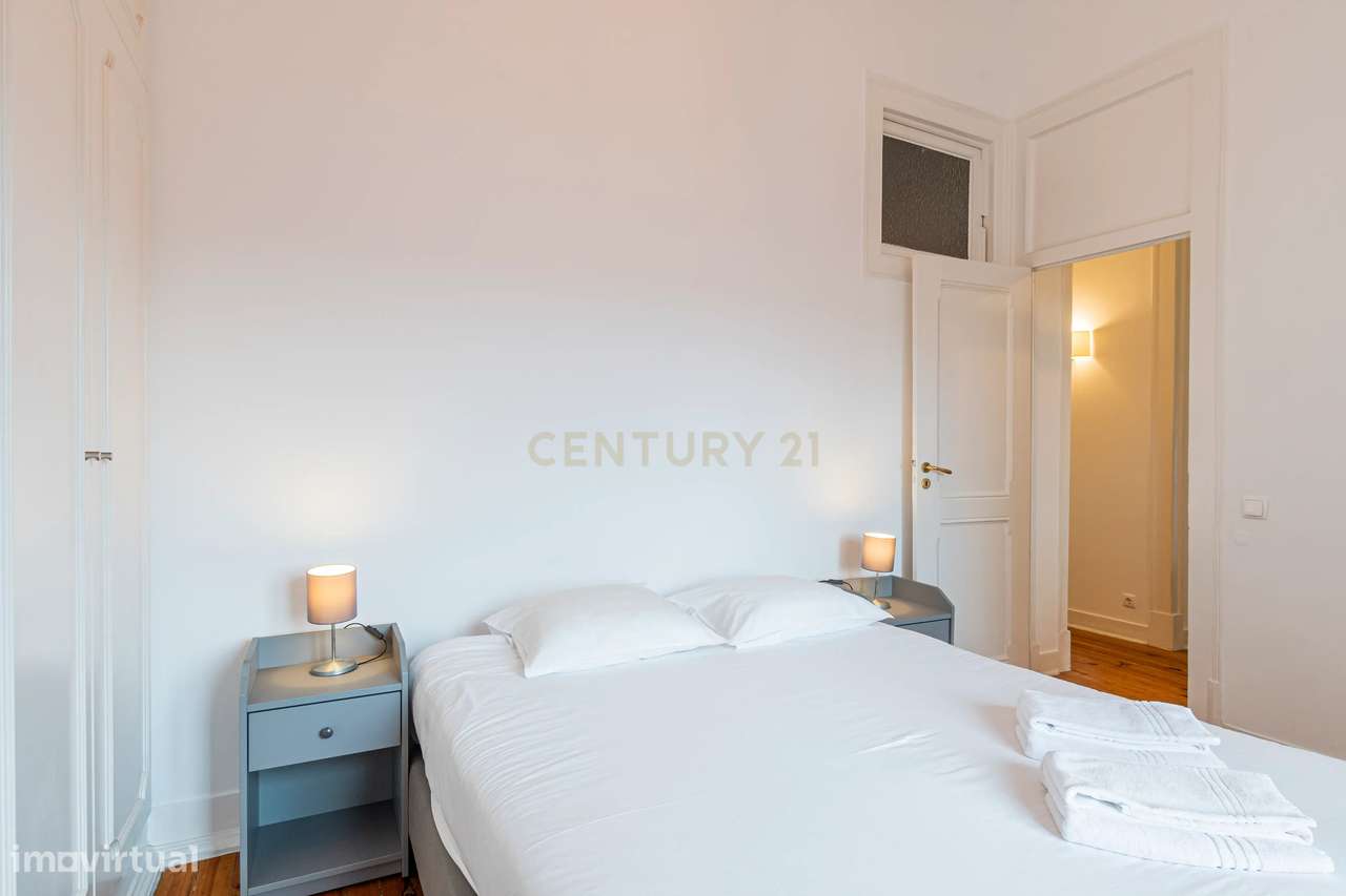 Descubra o Charme da Rua da Bombarda: T3 com Terraço e Vista Deslumbra-10