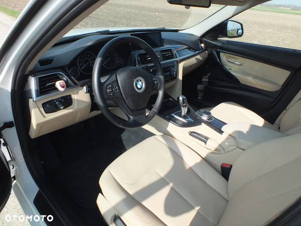 BMW Seria 3 320i - 7