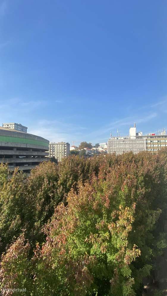 Escritório de 447m², com privilegiada vista, no Centro do Porto-1