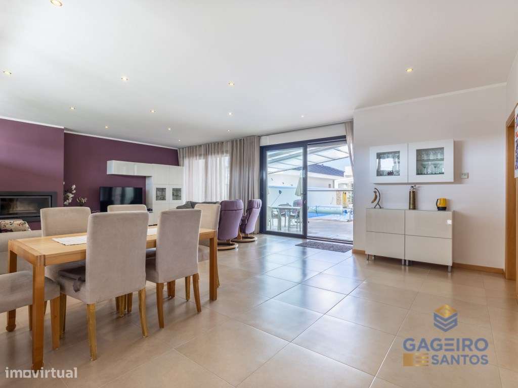 Moradia com piscina e terreno em São Martinho do Porto-13