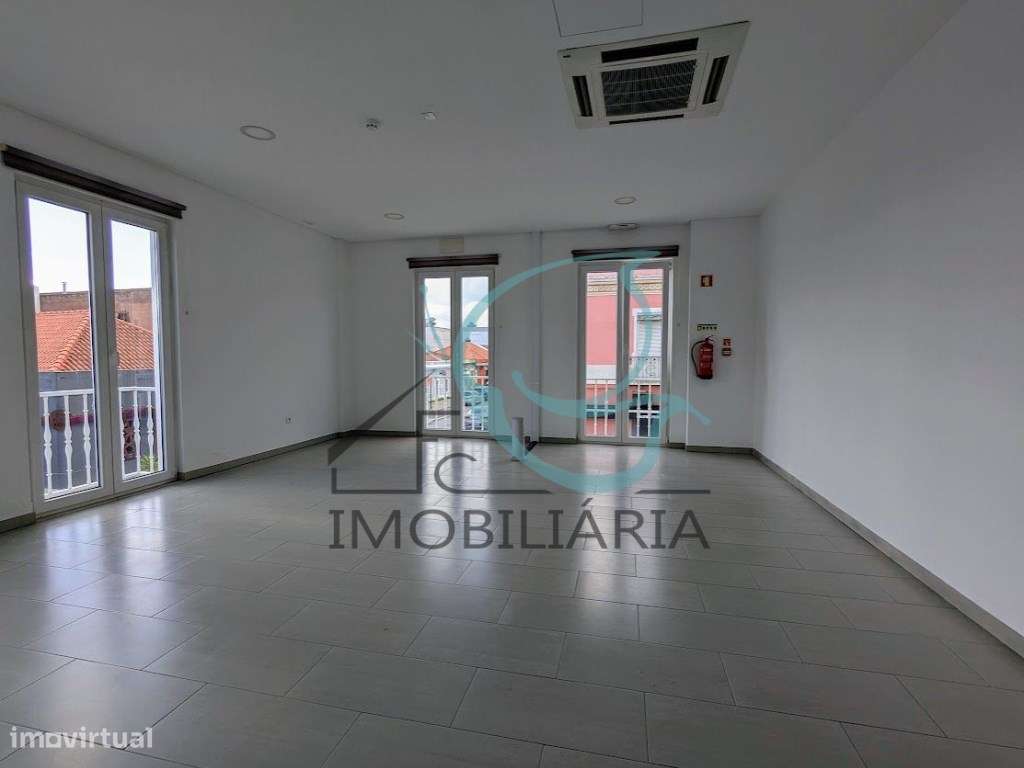 Loja com 2 pisos para arrendamento em Setúbal - Grande imagem: 4/49