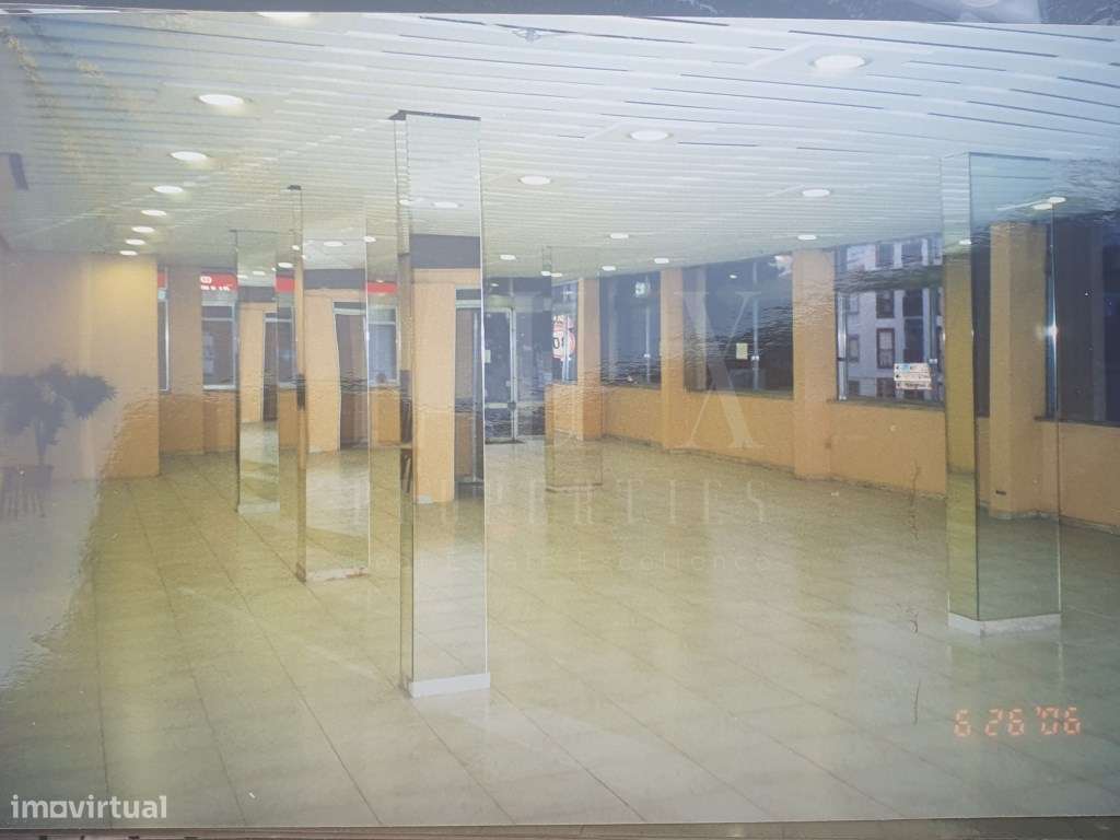 ESPAÇO COMERCIAL DE R/c COM 740m2 NO CENTRO DE CARCAVELOS - Grande imagem: 4/19
