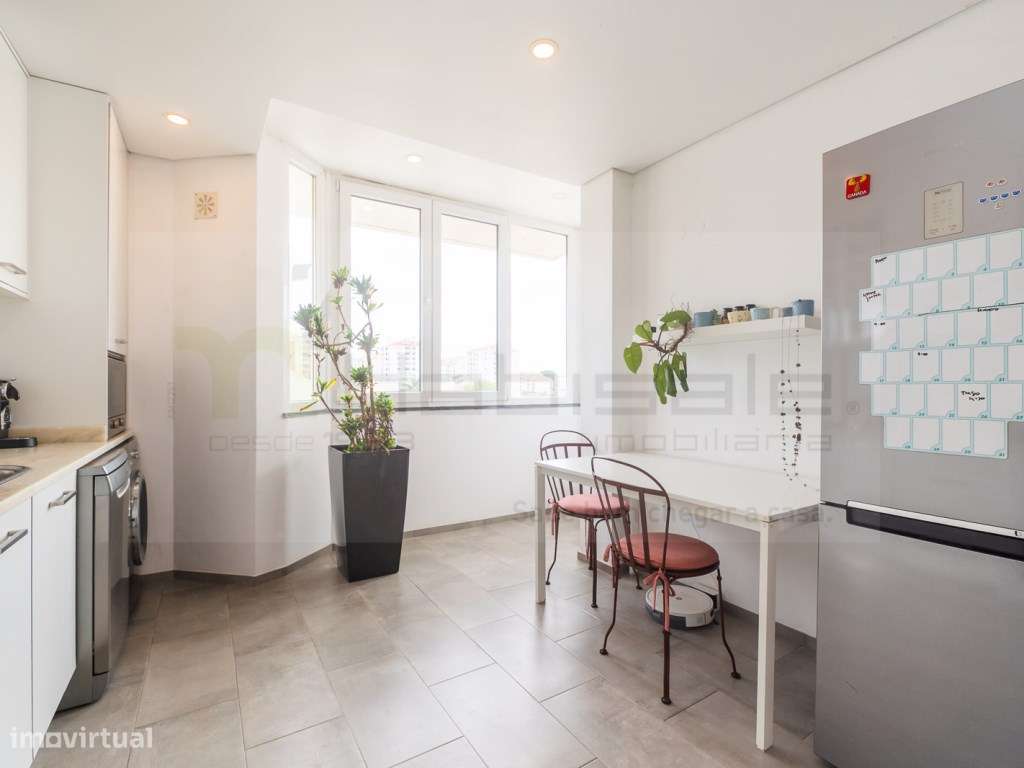 T2 na Parede totalmente remodelado com arrecadação - Grande imagem: 5/30