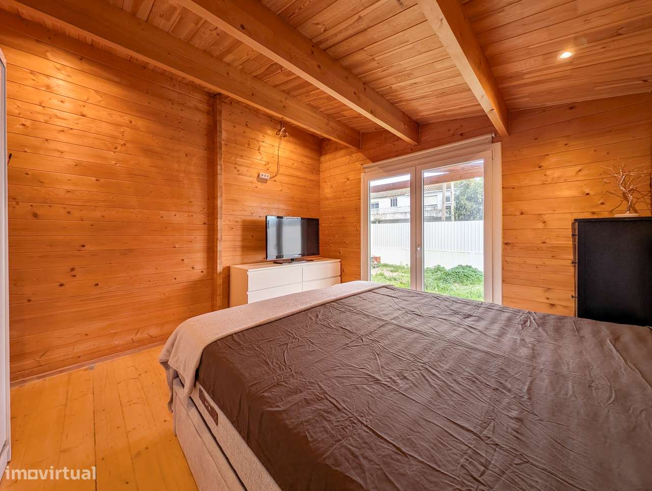 Terreno de 300 m² com moradia T4 em madeira – Charneca de Caparica-8