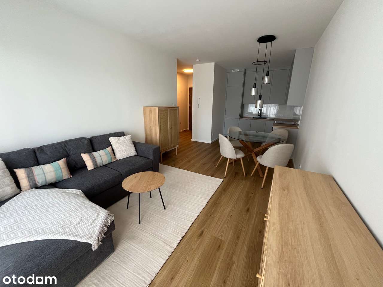 Do wynajęcia, 2 pokoje, ogrzewanie miejskie, balkon i parking. - Widok 2