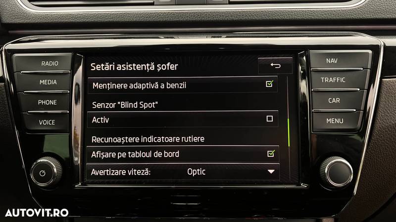 Skoda Superb Combi 2.0 TDI DSG Laurin & Klement - 21