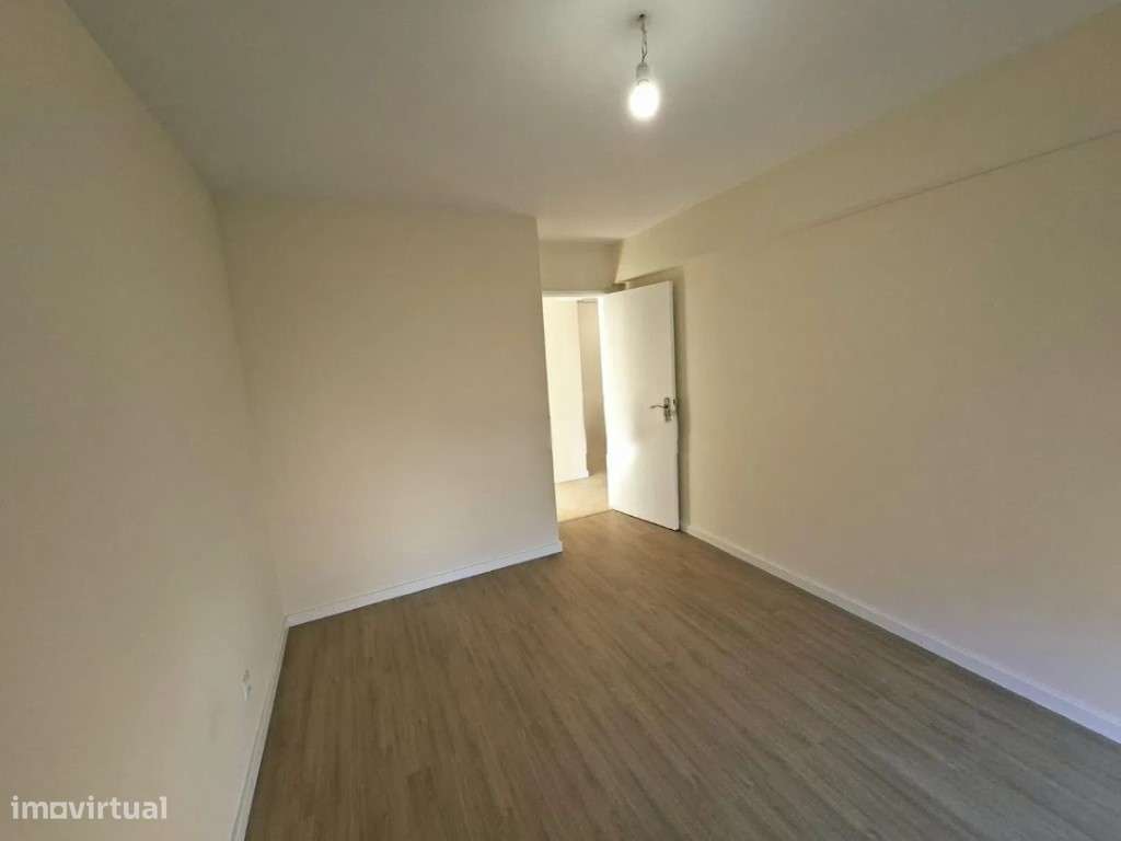 Apartamento T2 Remodelado na Tapada das Mercês-7