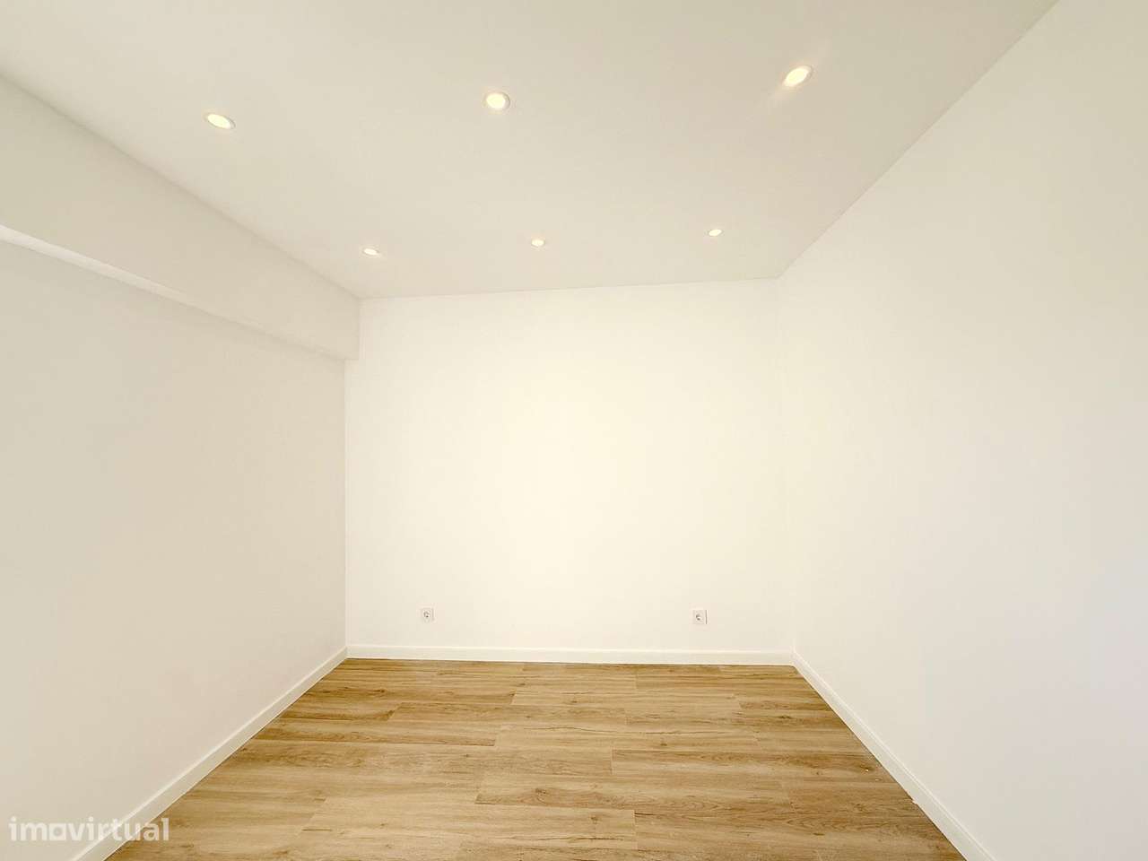 T2 em Santa Iria da Azóia c/ vista rio e arrecadação!-19