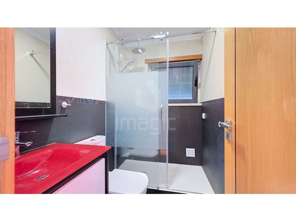 Apartamento T3 + sótão, usado, em Mafra.-24