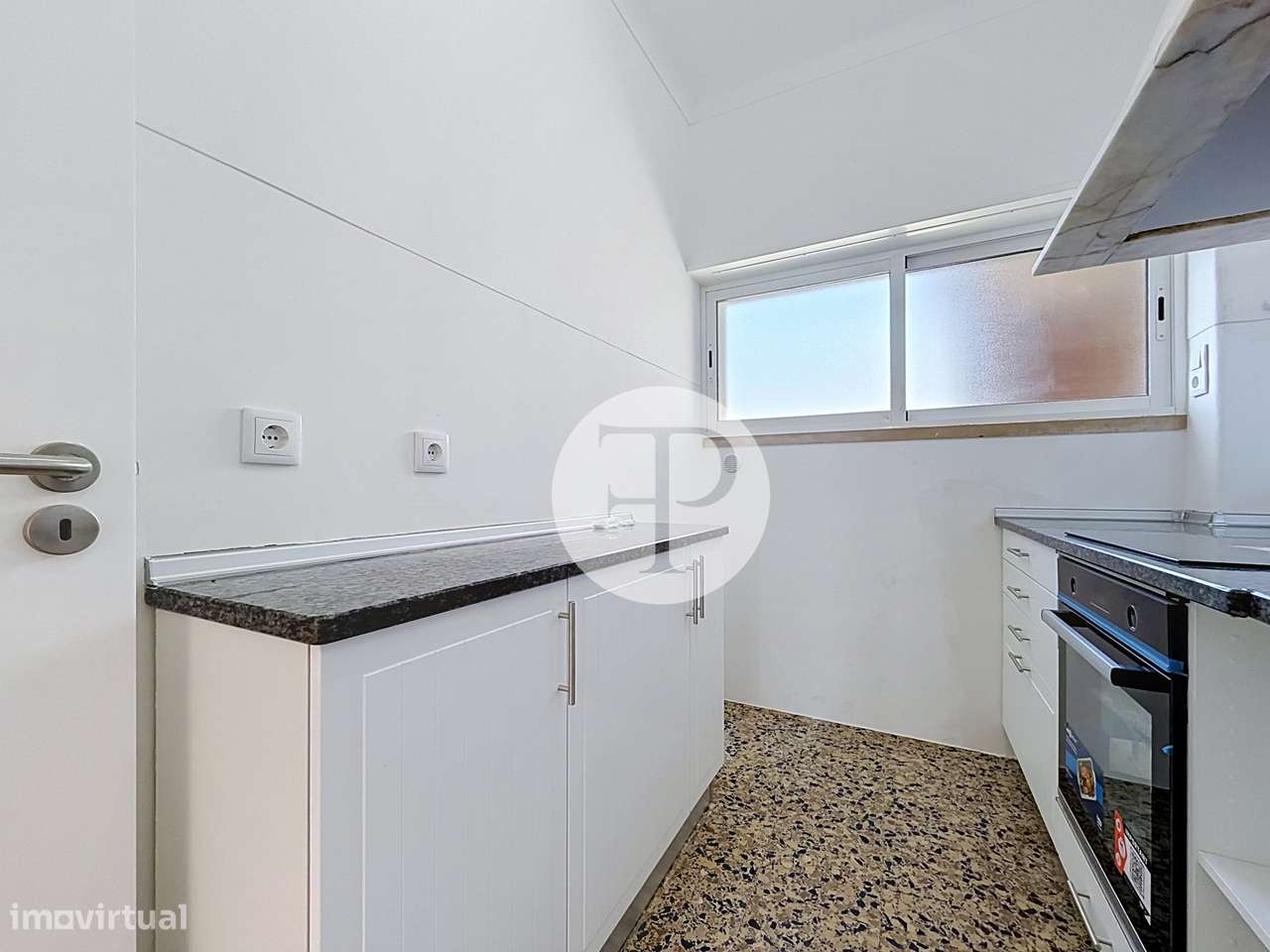 T3 remodelado no centro das Caldas da Rainha, último piso com varanda-9
