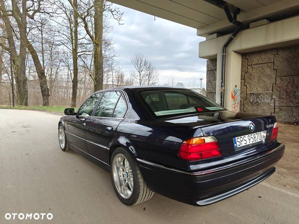 BMW Seria 7 740i - 37