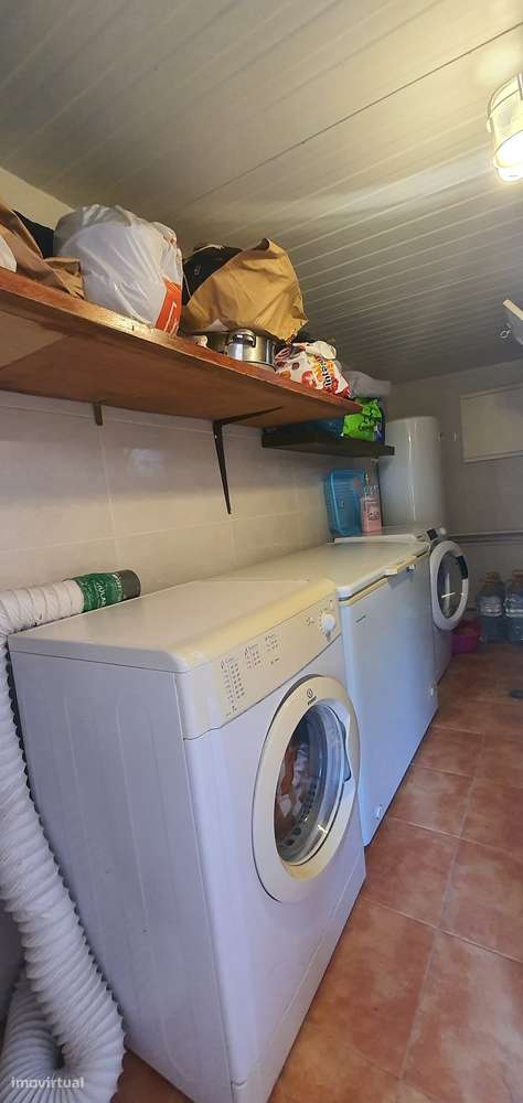 Lindíssima Moradia em Madeira inserida num terreno de 540m2 garagem-33