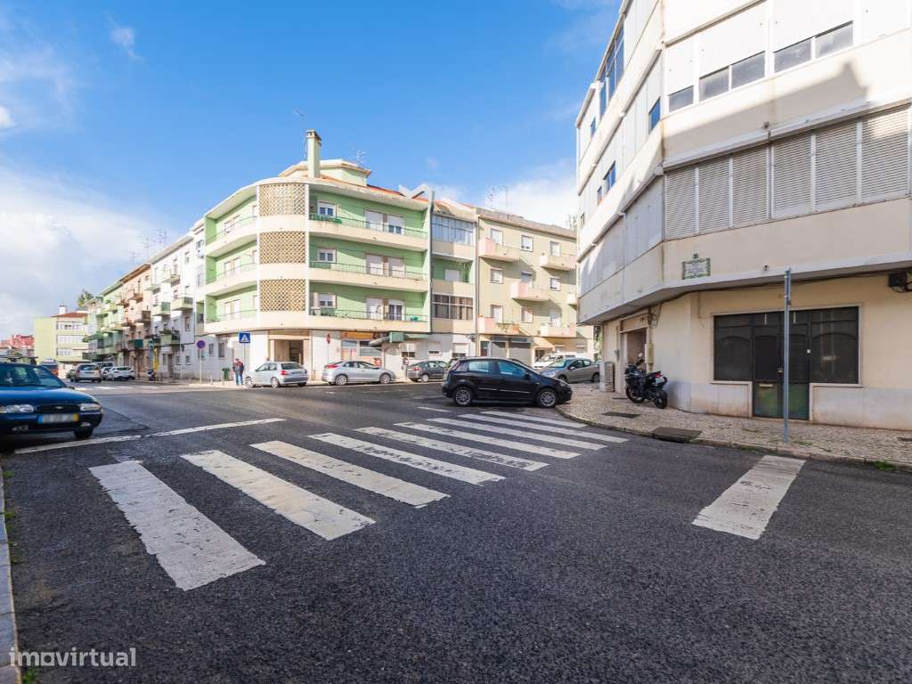 Loja para Investimento ou Comércio - Falagueira, Amadora-39