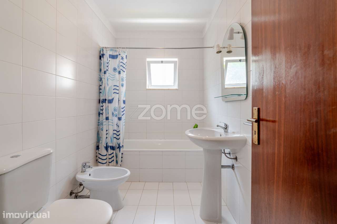 Apartamento T3 com garagem, varanda e arrumos-19