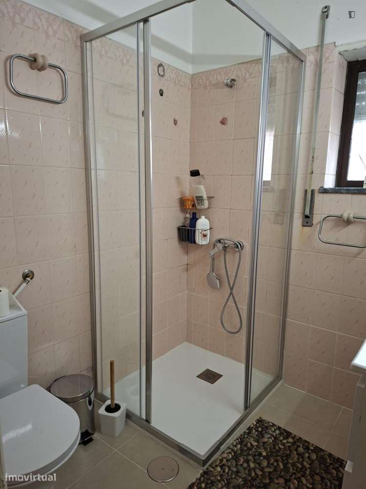 Quarto - localizado em Coimbra - Grande imagem: 5/8