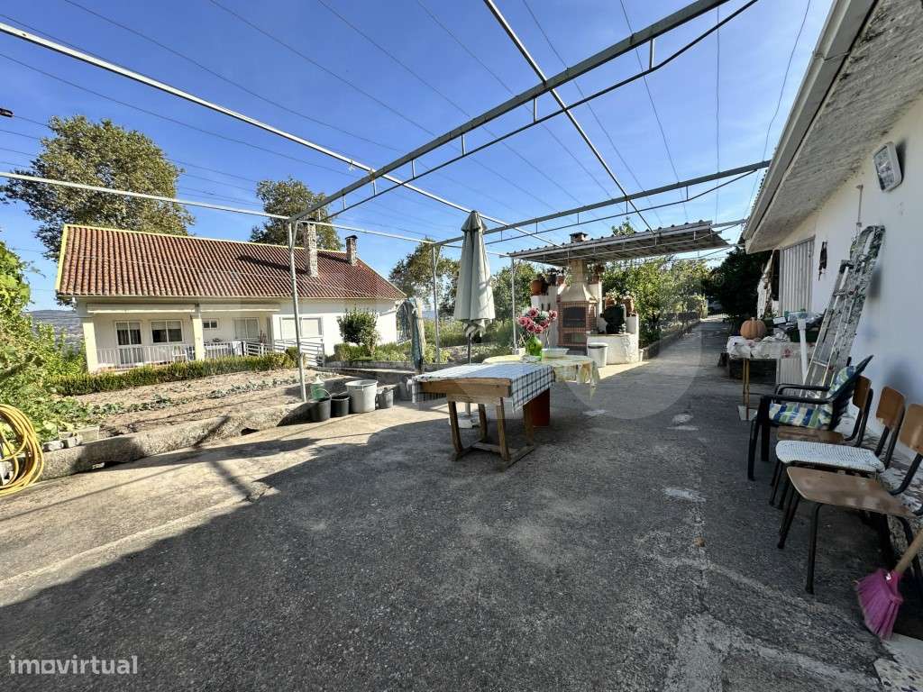 Moradia T3 com logradouro e anexo - Bairro do Espertim, Covilhã-41