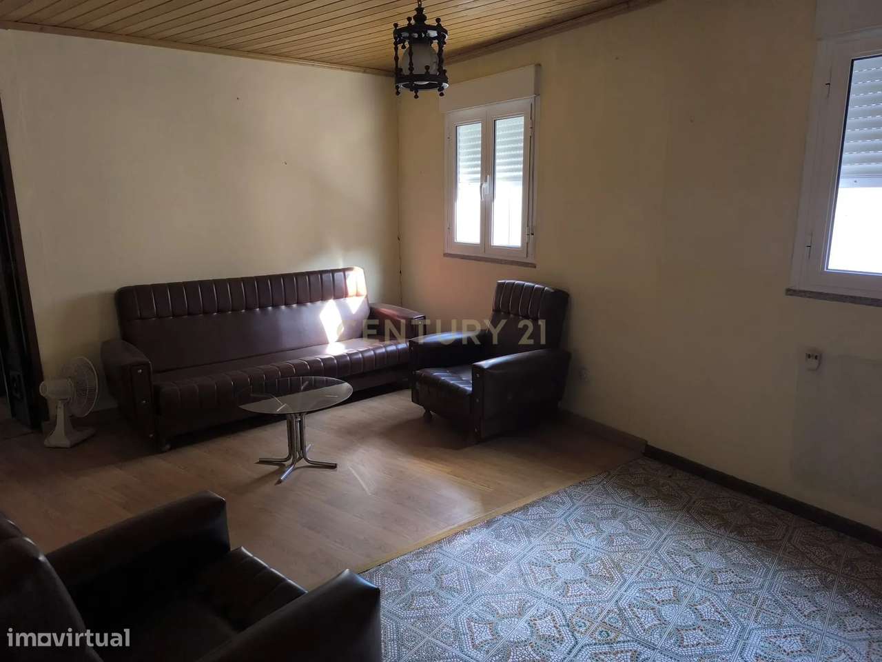 Casa de dois pisos com terreno-8