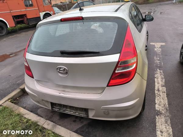 BELKA TYLNA WÓZEK HYUNDAI I30 I QU 07-10 - 1