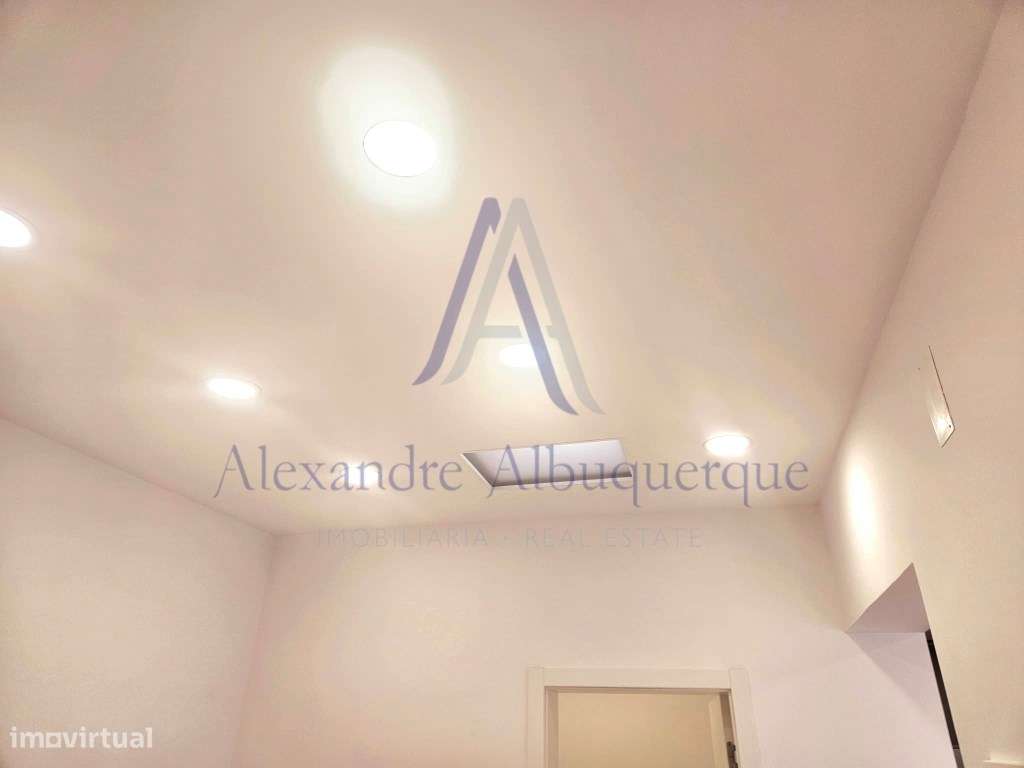 Apartamento T2 totalmente remodelado no coração de Sesimbra-12