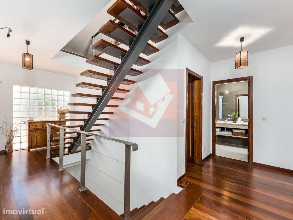 Moradia V5 com piscina em Caneças-16