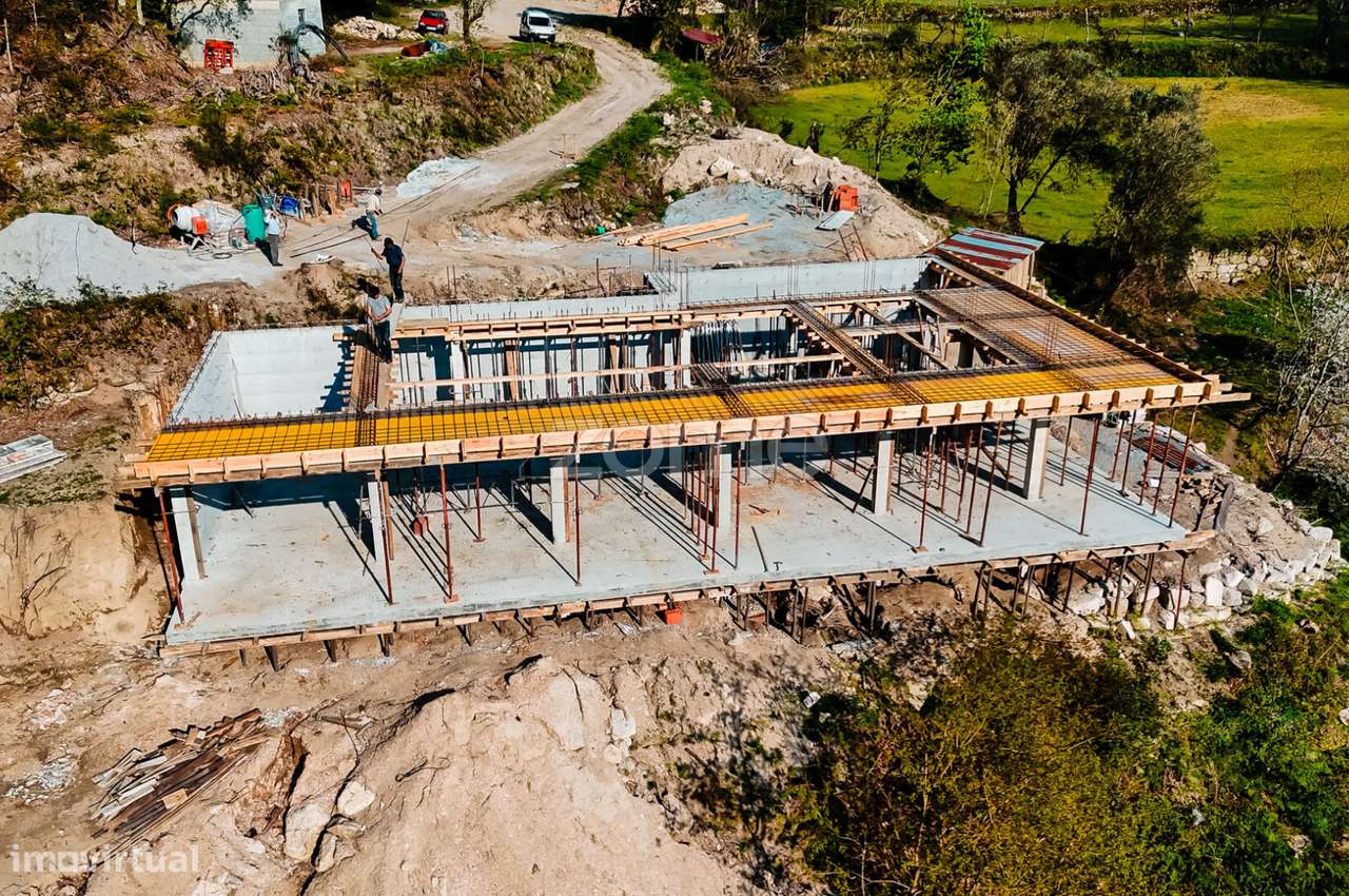 Moradia T3 em contrução no Gerês-6