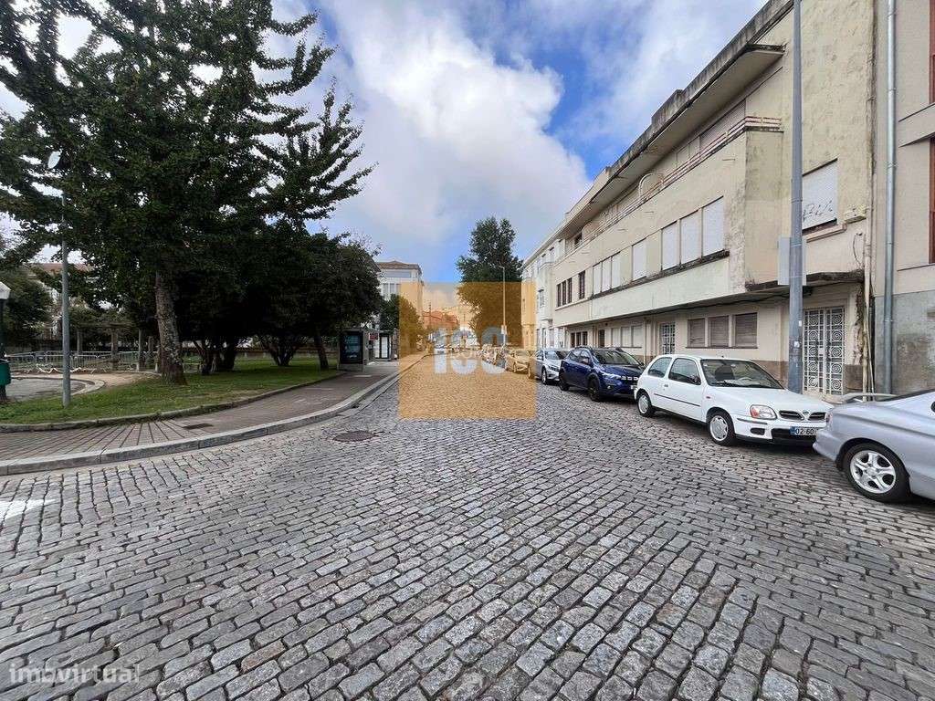 T1 junto à Igreja de Cedofeita - Grande imagem: 4/16