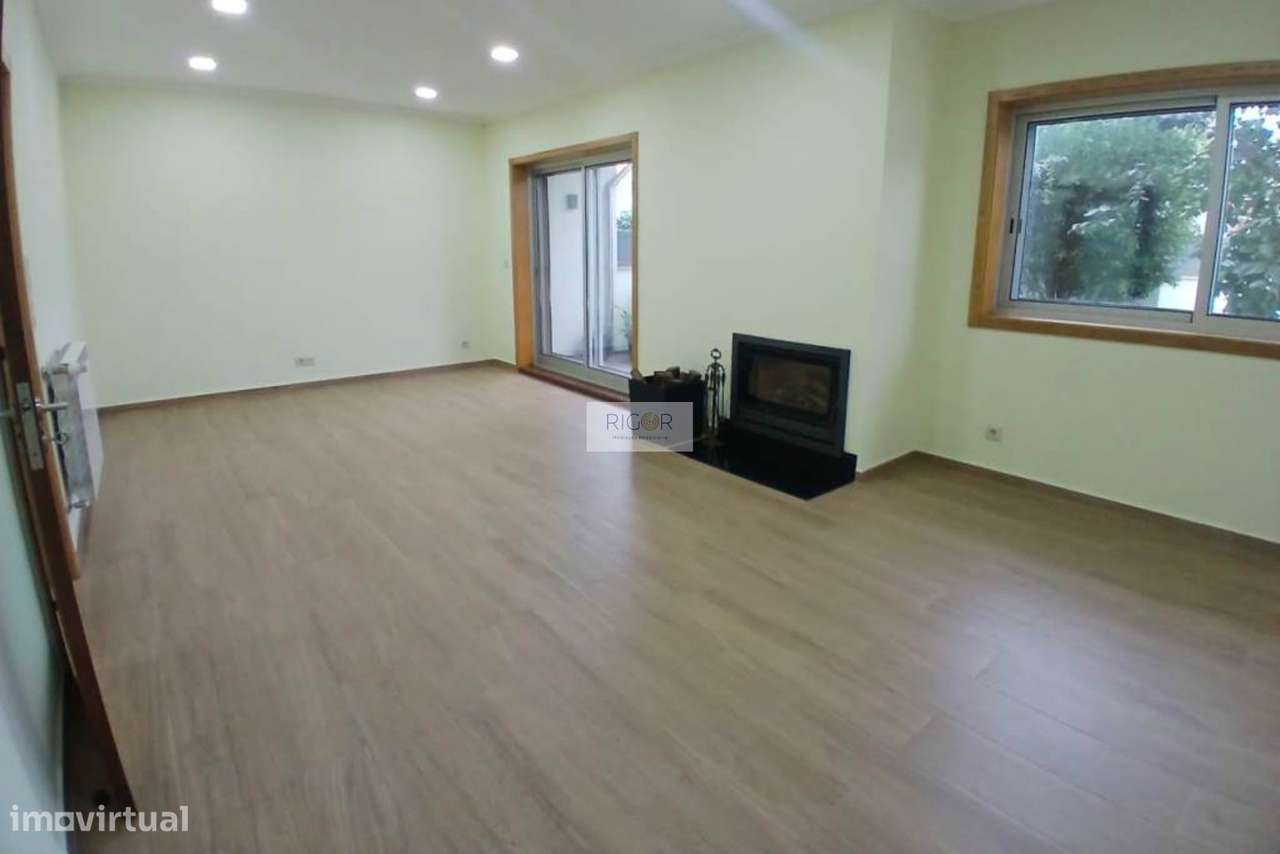 Moradia T4 de 3 frentes remodelada no centro da cidade - Grande imagem: 3/27