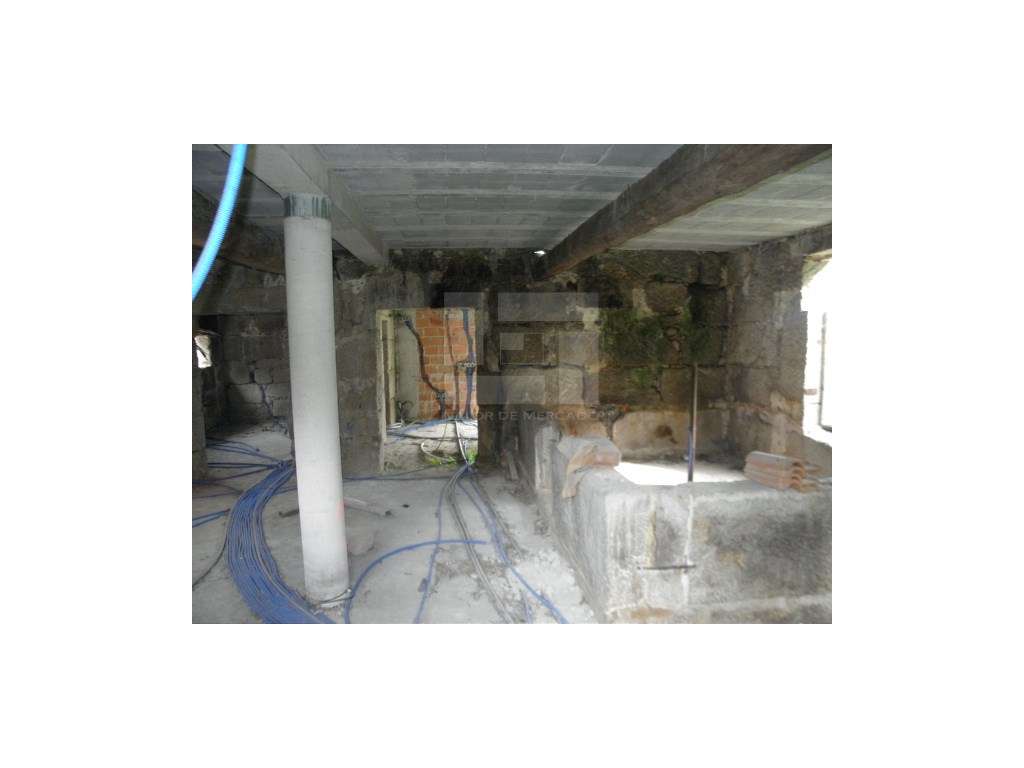 Moradia em construção, com dois pisos e sótão, de tipologia T3+1, c... - Grande imagem: 5/11