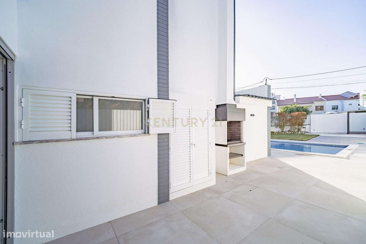 Moradia T6 com Piscina - Charneca de Caparica-51