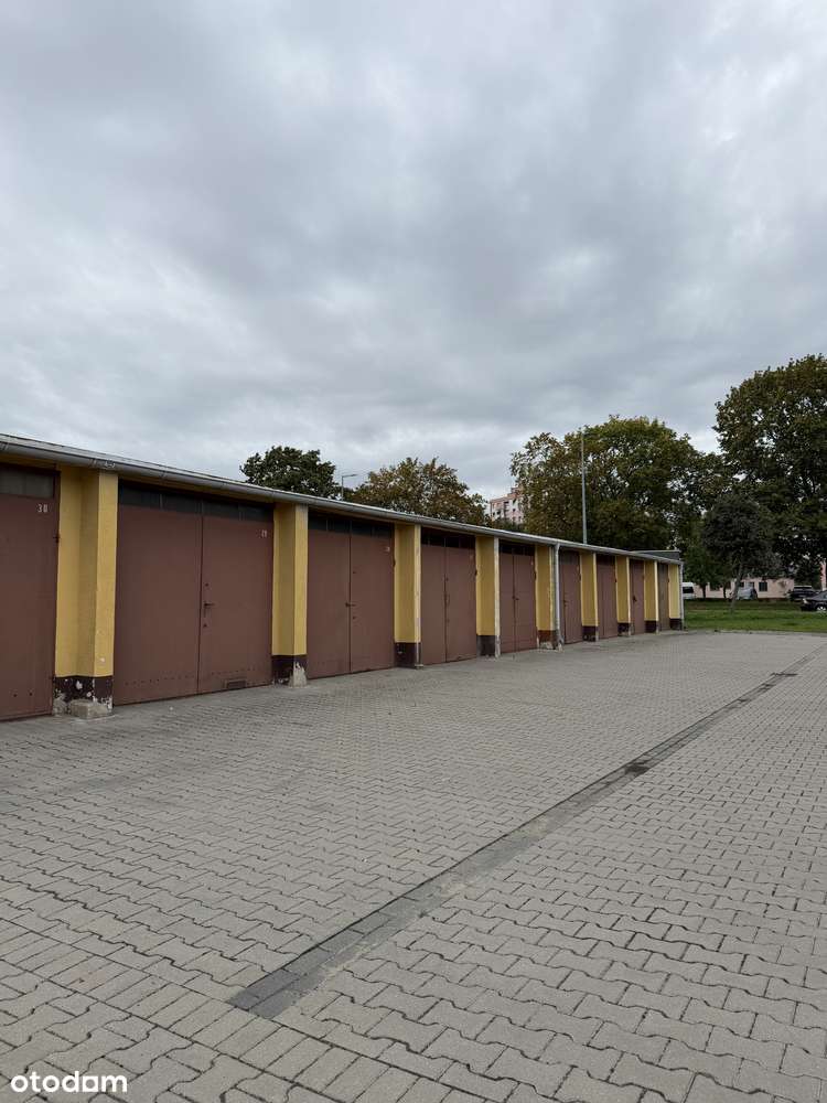 Garaż murowany na sprzedaż w Lesznie