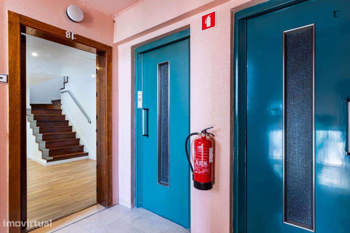 Quarto - localizado em Olaias Lisbon - Grande imagem: 3/9