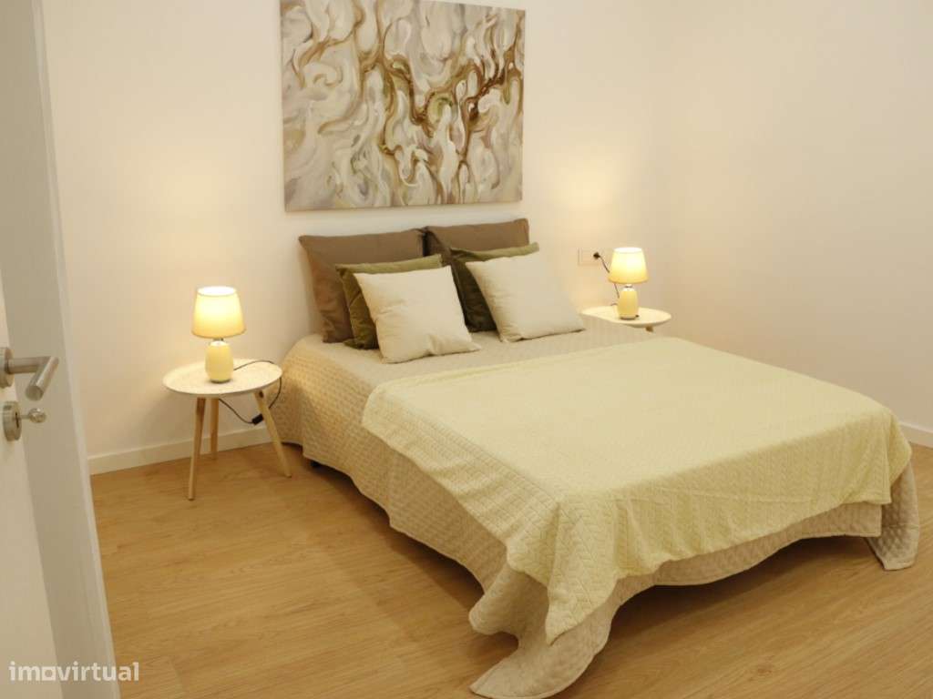 Apartamento T3 Remodelado em Benfica-5