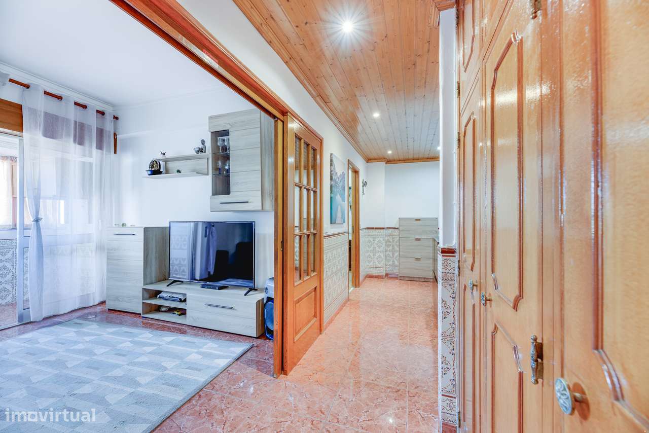 APARTAMENTO T2 | VARANDA | ARRECADAÇÃO | PÓVOA DE SANTA IRIA - Grande imagem: 4/28