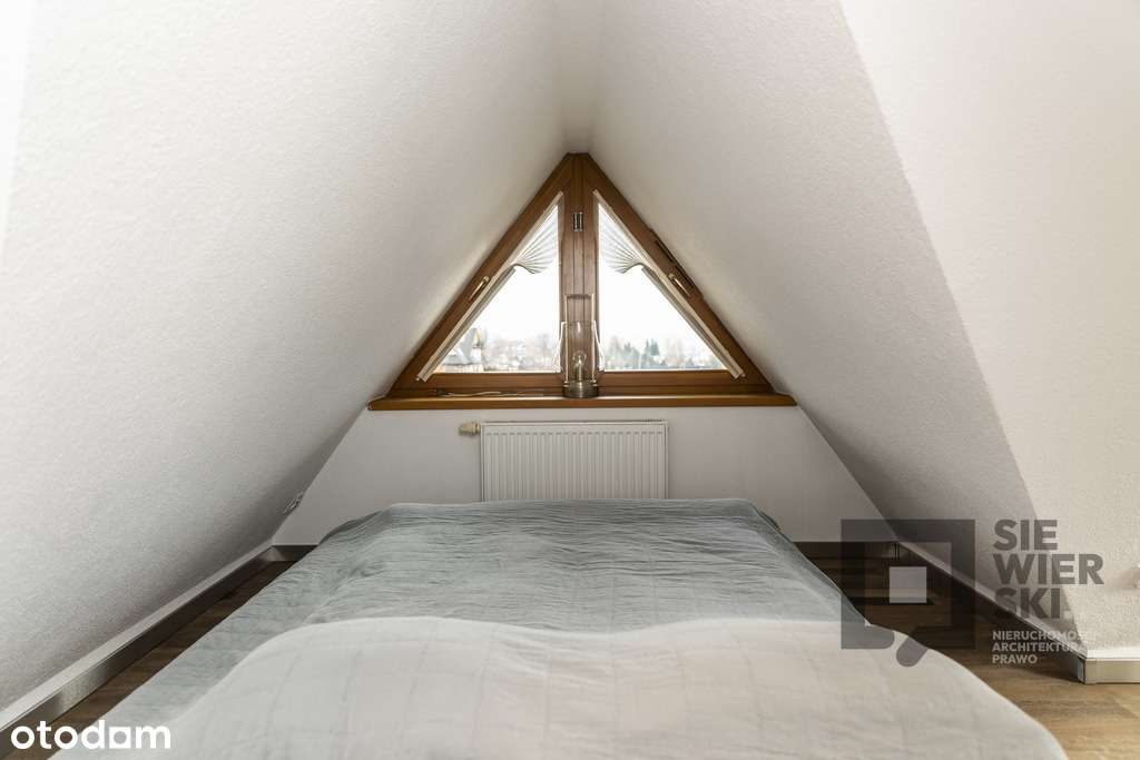 Dwupoziomowy apartament z balkonem i wid na góry-11