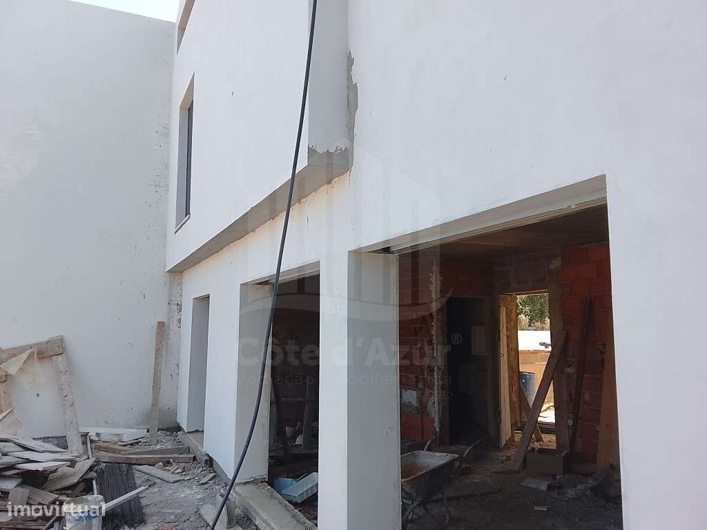 Moradia T4 com piscina em construção em Sesimbra, Alto das Vinhas.-3